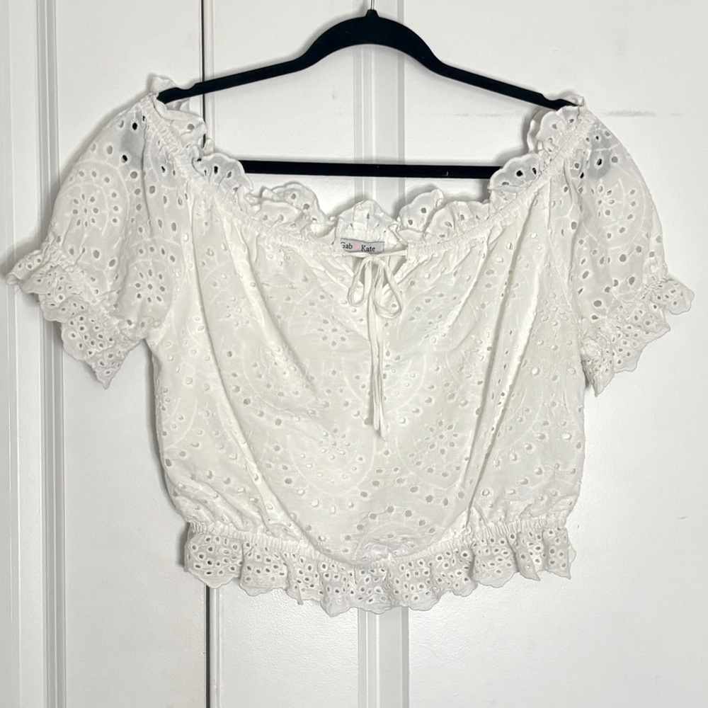 Gab & Kate White Cotton Eyelet Short Sleeve Crop Top M